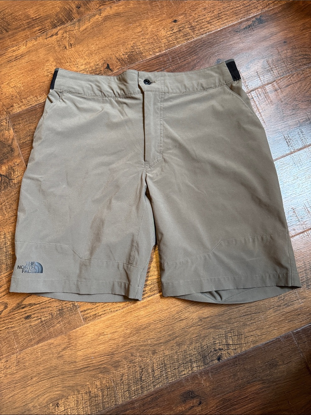 Men’s The North Face Hybrid shorts size 32w 9” inseam.